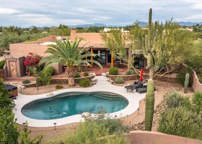 Holiday home Desert Hideaway Shuffleboard Court Golf Billiards