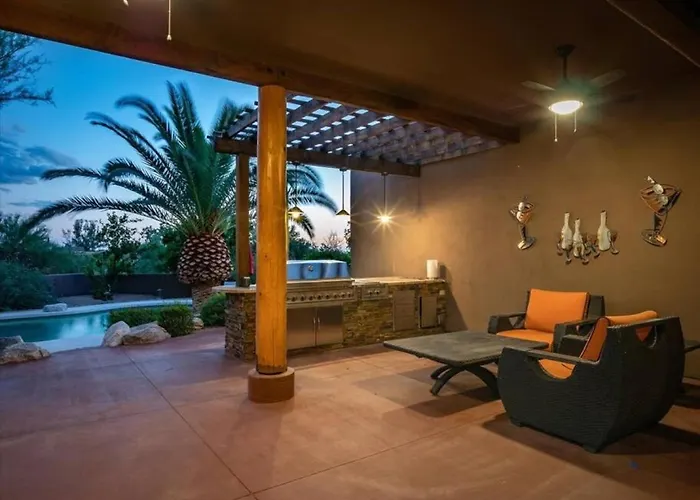 Holiday home Desert Hideaway Shuffleboard Court Golf Billiards