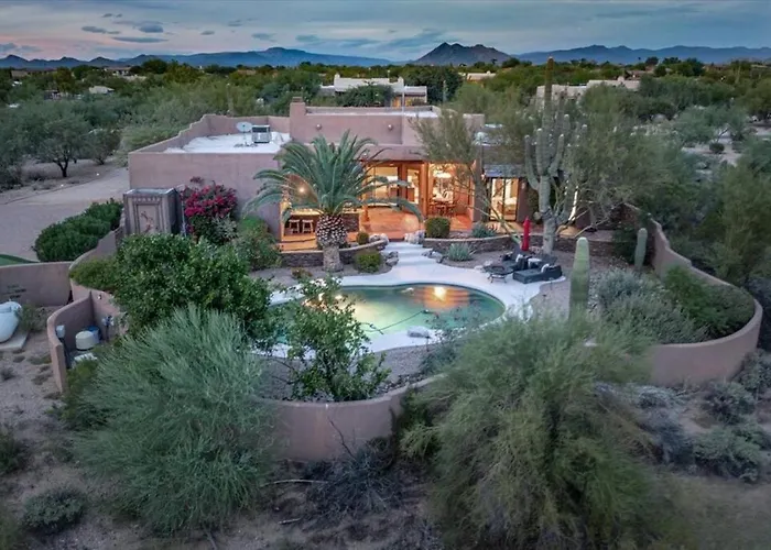 Desert Hideaway Shuffleboard Court Golf Billiards Holiday home