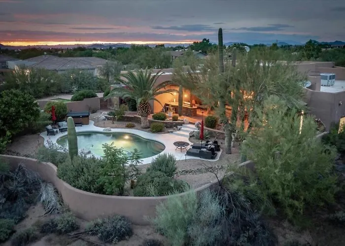 Desert Hideaway Shuffleboard Court Golf Billiards Holiday home *