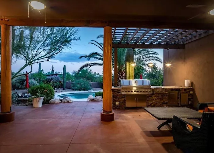 Holiday home Desert Hideaway Shuffleboard Court Golf Billiards